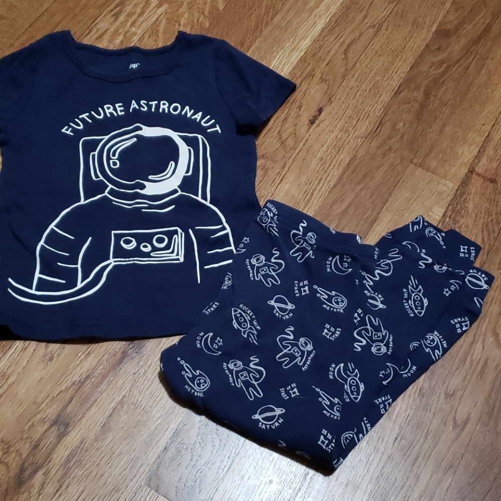 Dip toddler's astronaut pajamas